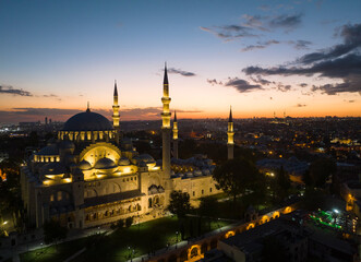 Obraz premium Suleymaniye Mosque in the Sunset Time Drone Photo, Fatih Istanbul, Turkey