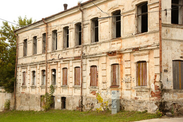 Fototapeta na wymiar Abandoned building at autumn time