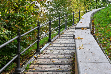 Fototapeta na wymiar Path in the park of the city of Kyiv