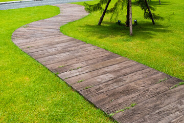 Walkway pathway S curve in garden..