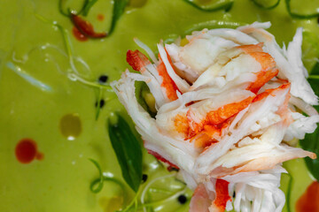 Spinach soup with crab