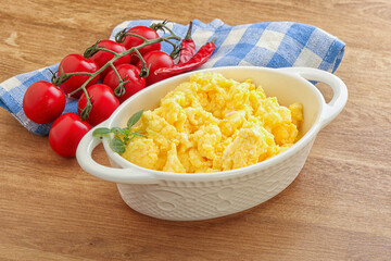 Scrambledd egg in the bowl