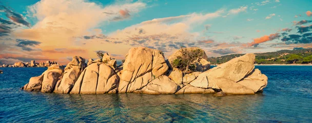 Foto op Plexiglas Palombaggia strand, Corsica Uitzicht op rotsen in de ochtend op het strand van Palombaggia,