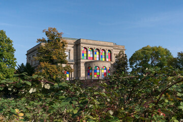 Im Park der Villa Berg, Stuttgart, Germany, Vvilla mit bunten Fensterfüllungen im Oktober