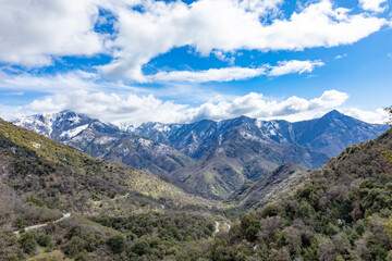 Fototapeta na wymiar landscape near village of three rivers with view to snow capped moiuntains in Sequoia national park