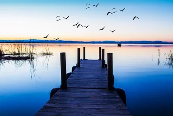 Foto op Plexiglas paisaje de un lago con un embarcadero © kesipun