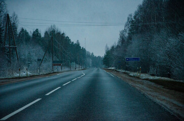 Fototapeta na wymiar highway in the winter evening