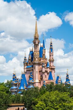 Vertical shot of the Cinderella castle in the Walt Disney world