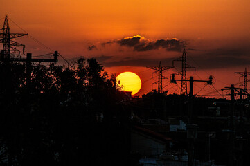 Atardecer entre cables 