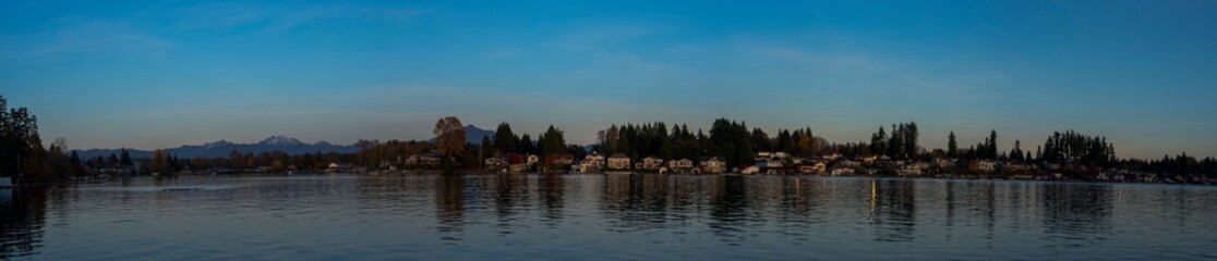 Fototapeta premium Panoramic view of Lake Stevens at sunset on a beautiful autumn day in October, Washington state, with reflections on the water, 20191002_panorama, 