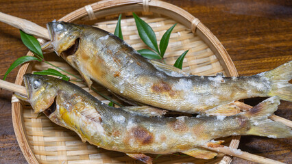 鮎の塩焼き｜日本の料理