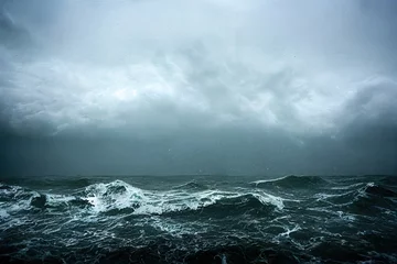 Foto op Plexiglas sea wave during storm in the ocean with big clouds and rain. © Youk