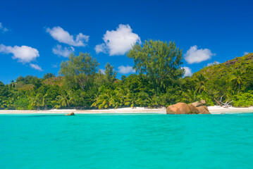 Shoreline of the Praslin island in Seychelles © Aliaksandr