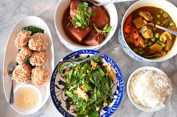 Stir-fried Malindjo Leaves with Egg Bai Lieng Pad Kai) a famous local food in Southern of Thailand.
