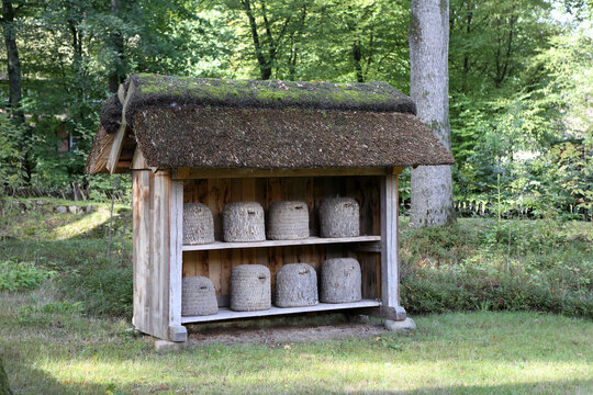 Bienenk&ouml;rbe in der L&uuml;neburger Heide, St&uuml;lper