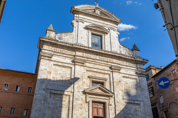 Fototapeta na wymiar Eglise Saint-Martin, à Sienne, Italie