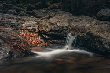 Herbst Rißlochwasserfälle im Naturpark Bayerischer Wald. Bayern Deutschland