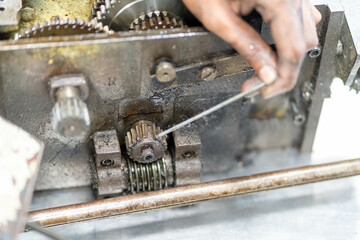 broken teeth worm gear 