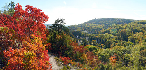 Herbstliches Panorama in den Bergen über Jena in Thüringen