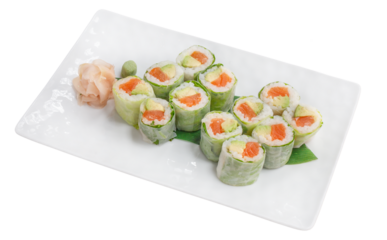 Assortiment de makis saumon avocat png