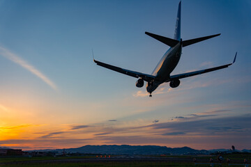 旅路からの帰宅する飛行機
