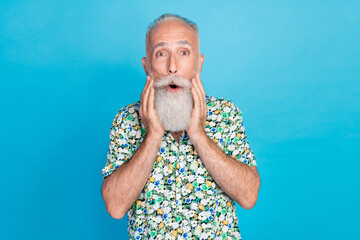 Photo of old age person gray bearded grandfather shocked low prices summer season sale proposition...