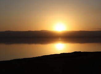 Obraz premium beautiful sunset over dead sea in summer