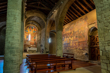 Sommerurlaub in den spanischen Pyrenäen: Santa Maria de Taüll, eine frühromanische Kirche im...