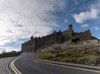 Fototapeta na wymiar road leading to the historic Rock of Cashel castle and cathedral in County Tipperary