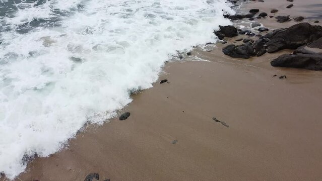 toma con Dron  playa arena, agua, rocas en  Sayulita Jalisco M&eacute;xico