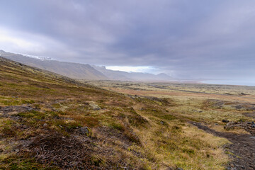 die beeindruckende Felsspalte von Rauðfeldsgjá Gorge auf der Halbinsel Snæfellsnes von Island