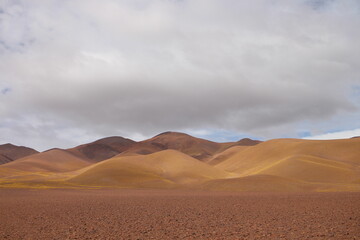 Fototapeta na wymiar Desert landscape of northwestern Argentina