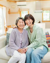 Obraz premium 自宅 祖母と孫