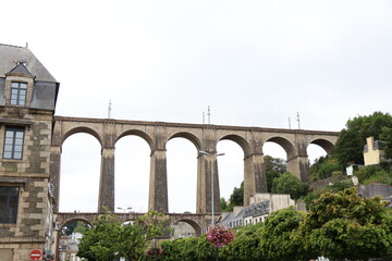 Obraz premium Le viaduc de Morlaix, viaduc ferroviaire sur la rivière de Morlaix, ville de Morlaix, département du finistère, Bretagne, France