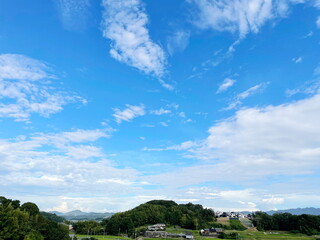 青い空と田舎の風景