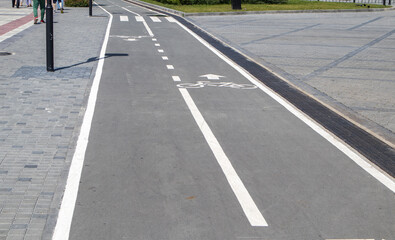 Obraz premium Marking of the traffic lane marking the bike path on the sidewalk