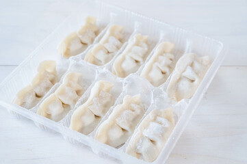 生餃子のパック入り