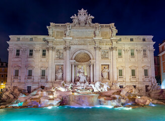 Famous Trevi fountain at night in Rome, Italy - obrazy, fototapety, plakaty