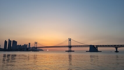 Obraz premium 광안대교 일출