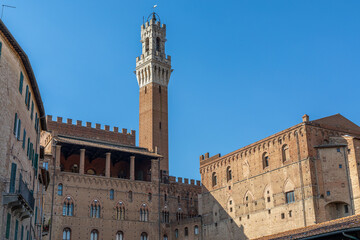 Obraz premium Palazzo Pubblico et Torre del Mangia, à Sienne, Italie, depuis la Piazza Mercato