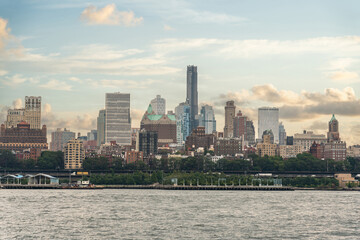 Fototapeta premium Panorama of Brooklyn across the East River on an overcast cloudy day