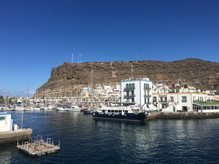 Ville aux Canaries au bord de la mer
