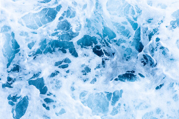 荒れる海の波の飛沫素材