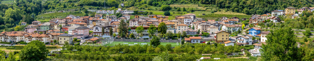 Fototapeta na wymiar Dorf Südtirol - Sardagna / Trento 