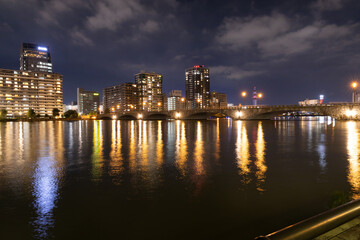 Fototapeta na wymiar 新潟市の萬代橋の夜景