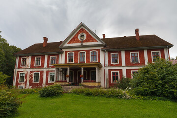 Fototapeta na wymiar An old manor Paunkula in Estonia