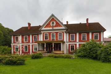 Fototapeta na wymiar An old manor Paunkula in Estonia