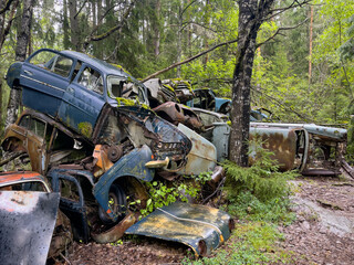 Autofriedhof in Båstnäs Schweden