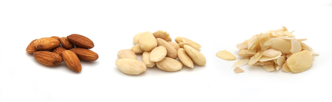 Trois tas d'amandes enti&egrave;res, &eacute;mond&eacute;es et effil&eacute;es isol&eacute;s sur fond blanc