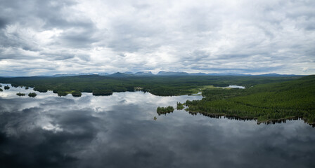 See Storsjö am Vildmarksvägen mit Lunndörrsfjällen, Jämtland, Schweden